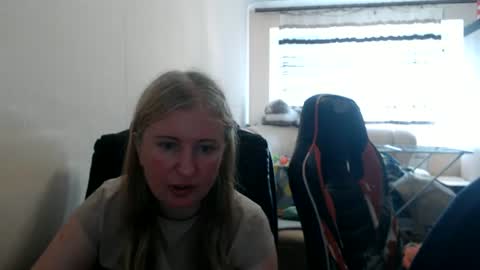 Snapshot of jenisandpeter chatting on June 14, 2026, 4:09 pm JenisAndPeter online show from June 14, 2026, 4:09 pm