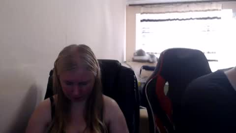 Snapshot of jenisandpeter chatting on June 15, 2026, 5:15 pm JenisAndPeter online show from June 15, 2026, 5:15 pm