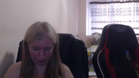 Snapshot of jenisandpeter chatting on June 16, 2026, 5:37 pm JenisAndPeter online show from June 16, 2026, 5:37 pm