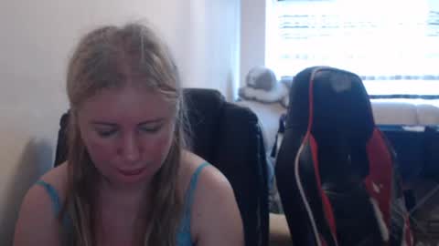Snapshot of jenisandpeter chatting on June 22, 2026, 4:53 am JenisAndPeter online show from June 22, 2026, 4:53 am