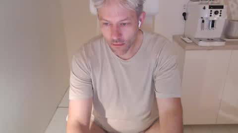Snapshot of jeroen84nl chatting on November 12, 2025, 5:19 am jeroen84nl online show from November 12, 2025, 5:19 am