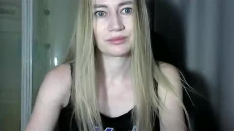 JessFox1 online show from December 14, 2024, 12:33 am