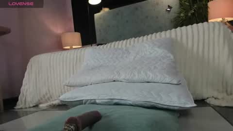 JESSI AND NAOMI online show from July 12, 2026, 2:57 am
