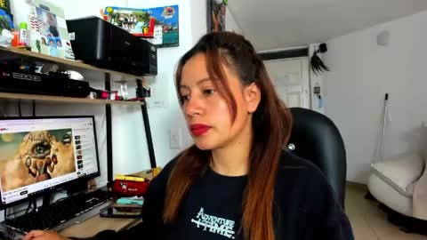 Snapshot of jezabel_purple chatting on June 5, 2026, 3:07 pm Camila online show from June 5, 2026, 3:07 pm