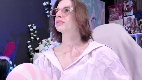 Rose online show from April 24, 2026, 4:53 pm