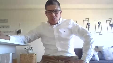 Snapshot of juanearth1 chatting on June 3, 2026, 9:53 pm juanearth1 online show from June 3, 2026, 9:53 pm