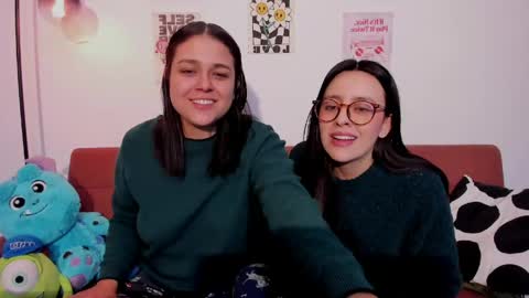 juanitaaa_ online show from May 4, 2026, 1:34 am