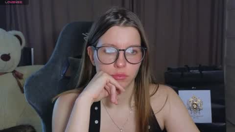 Snapshot of juicy_mystery chatting on July 7, 2026, 12:42 pm laura online show from July 7, 2026, 12:42 pm