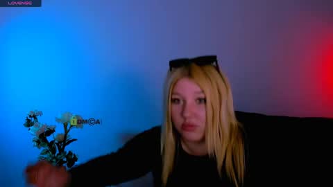 juli kisss online show from June 10, 2026, 10:25 am