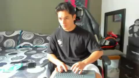 Snapshot of julian_wallace1 chatting on June 17, 2026, 1:12 pm julian_wallace1 online show from June 17, 2026, 1:12 pm