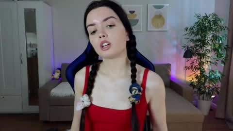 Julia online show from May 9, 2026, 7:13 am