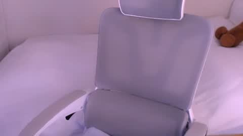 juliarichards online show from July 14, 2026, 2:05 am