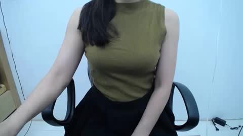 Snapshot of julie9x chatting on April 27, 2026, 8:29 pm julie9x online show from April 27, 2026, 8:29 pm