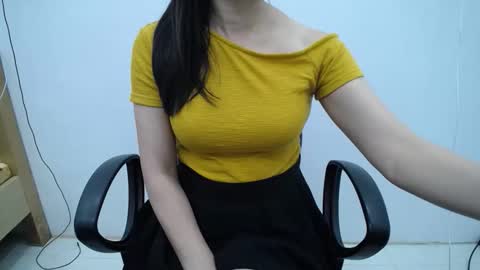 Snapshot of julie9x chatting on May 3, 2026, 9:10 pm julie9x online show from May 3, 2026, 9:10 pm