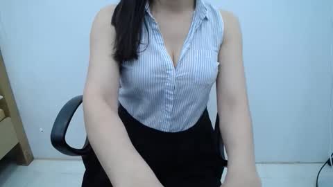 Snapshot of julie9x chatting on May 5, 2026, 7:55 pm julie9x online show from May 5, 2026, 7:55 pm