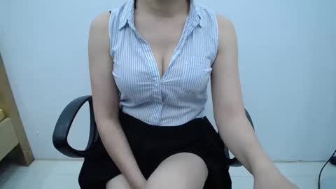 Snapshot of julie9x chatting on May 6, 2026, 7:57 am julie9x online show from May 6, 2026, 7:57 am