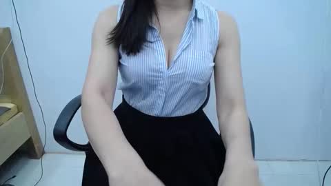 Snapshot of julie9x chatting on May 22, 2026, 10:04 pm julie9x online show from May 22, 2026, 10:04 pm
