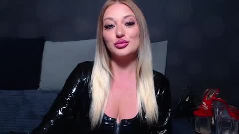 julia online show from July 4, 2026, 6:19 am