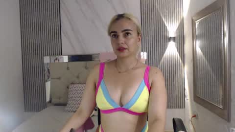 julieta__fox_ online show from June 23, 2026, 7:23 pm