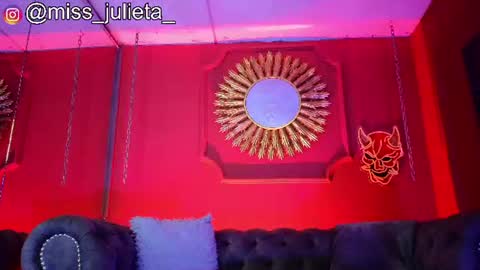 Snapshot of julieta_russell chatting on July 14, 2026, 1:06 pm Julieta online show from July 14, 2026, 1:06 pm
