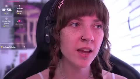Snapshot of just_busking chatting on July 14, 2026, 12:11 pm Julia online show from July 14, 2026, 12:11 pm
