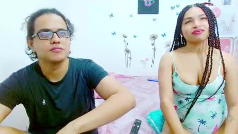 Dante and Carolina independient model online show from December 29, 2024, 11:39 pm