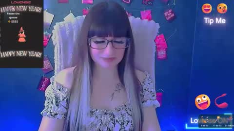 Snapshot of karolina_mia chatting on May 1, 2026, 5:56 am Caroline online show from May 1, 2026, 5:56 am
