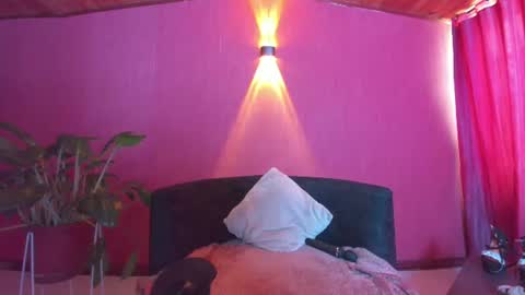 kassandra james online show from June 17, 2026, 2:40 pm