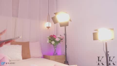 Snapshot of kassia_kim chatting on April 27, 2026, 5:27 am Kassia online show from April 27, 2026, 5:27 am