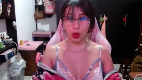 Kateeen18 online show from July 27, 2026, 3:57 am
