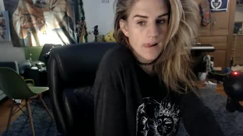 Snapshot of katiecutie_5 chatting on July 23, 2026, 4:10 am Katie online show from July 23, 2026, 4:10 am