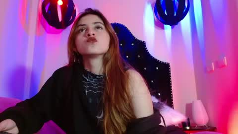 Snapshot of katniss_moon chatting on June 25, 2026, 5:12 am Katniss online show from June 25, 2026, 5:12 am