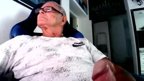 keinewill2504 online show from July 27, 2026, 10:33 am