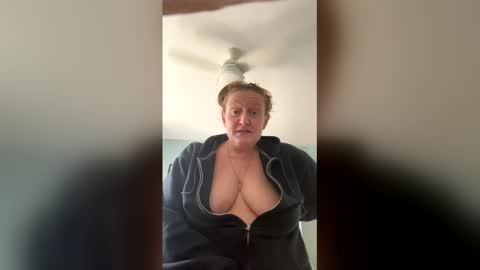 kellilyn10 online show from April 3, 2026, 3:10 pm