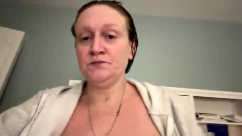 kellilyn10 online show from April 7, 2026, 2:12 am