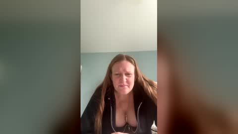 kellilyn10 online show from April 19, 2026, 6:10 pm