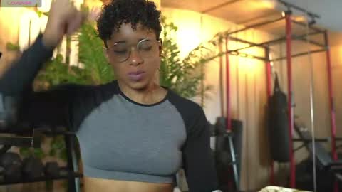 kelly__thomson online show from May 25, 2026, 1:39 pm