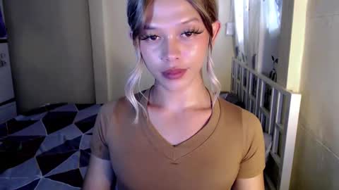 Snapshot of kendra_lunaxx chatting on June 5, 2026, 4:52 am kendra_lunaxx online show from June 5, 2026, 4:52 am