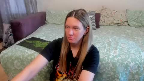 Snapshot of kendra_xx_ chatting on July 2, 2026, 12:10 am Kendra online show from July 2, 2026, 12:10 am