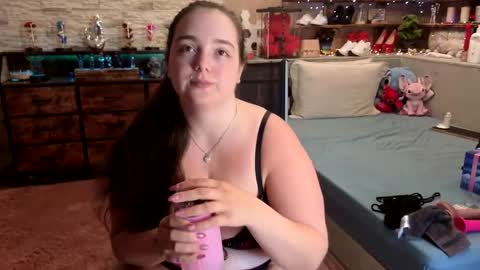 kimberlycaprice online show from May 15, 2026, 8:10 am
