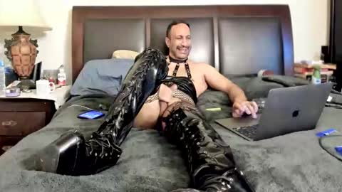 Kinkyguy323232 online show from May 1, 2026, 1:54 am