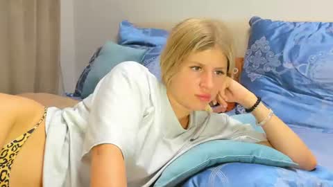 Snapshot of kirraa_ chatting on July 23, 2026, 7:12 pm Kira online show from July 23, 2026, 7:12 pm