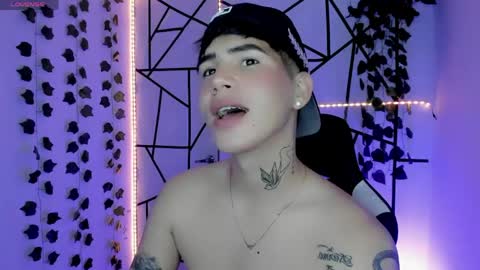 Snapshot of kiss_whitee chatting on May 23, 2026, 12:38 am kiss_whitee online show from May 23, 2026, 12:38 am