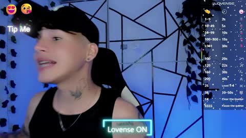 Snapshot of kiss_whitee chatting on May 27, 2026, 6:32 am kiss_whitee online show from May 27, 2026, 6:32 am