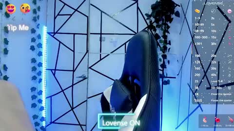 Snapshot of kiss_whitee chatting on June 1, 2026, 12:34 am kiss_whitee online show from June 1, 2026, 12:34 am