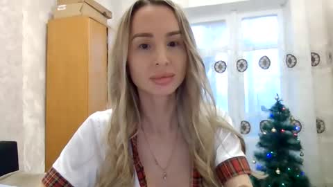 kissandbelle online show from December 14, 2025, 10:42 am