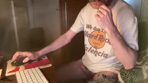 kissofbanned1983 online show from June 7, 2026, 7:01 am