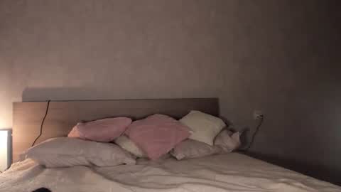 Snapshot of kitsunedream chatting on June 17, 2026, 6:53 pm Polly online show from June 17, 2026, 6:53 pm