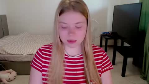 Snapshot of kitten_jenny01 chatting on July 3, 2026, 2:23 pm Jennyblonde and Emmabrunette online show from July 3, 2026, 2:23 pm