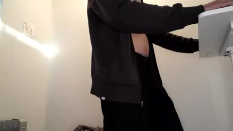 kiwibulge123 online show from June 29, 2026, 4:19 am
